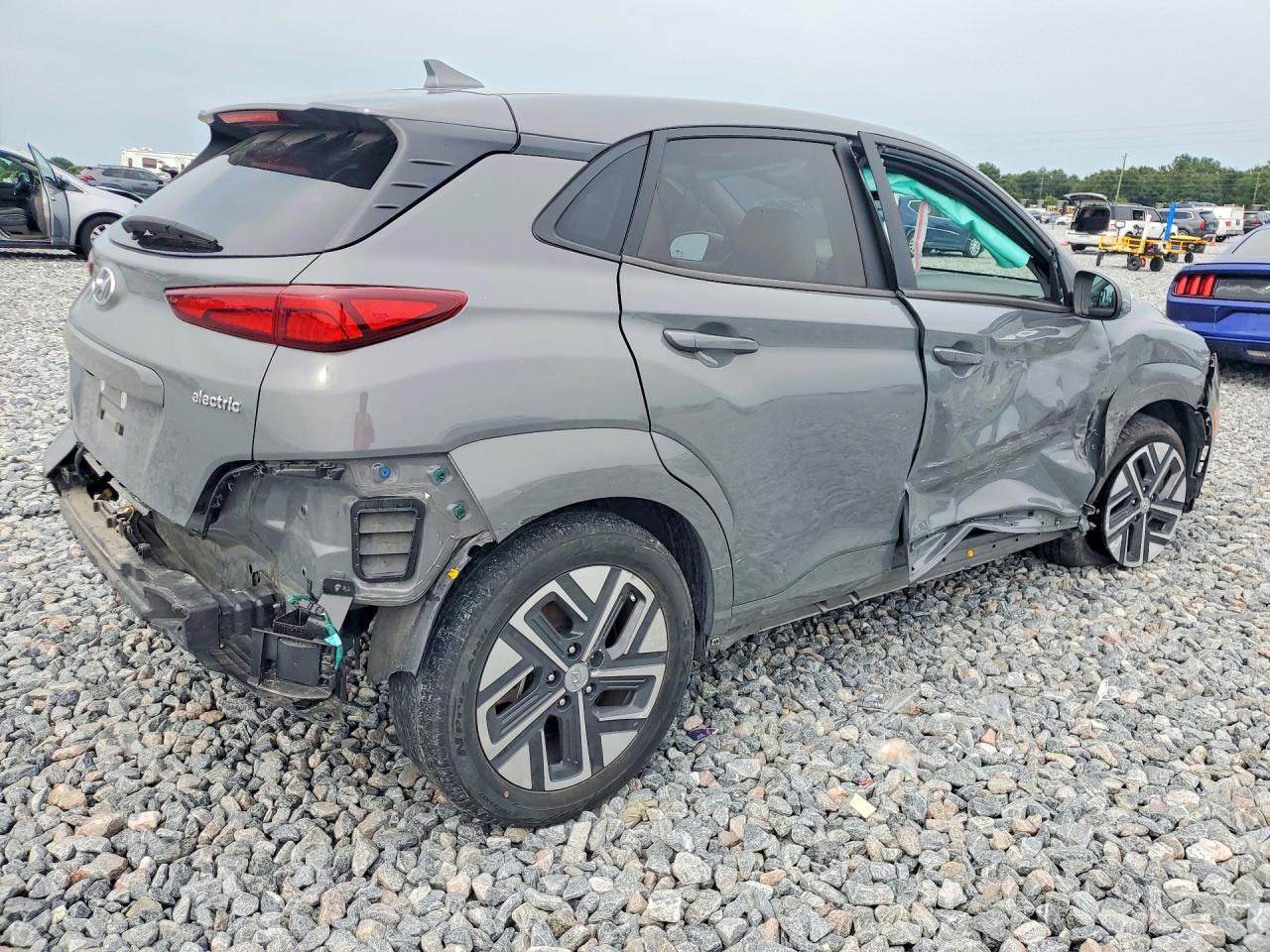 2023 Hyundai Kona Limited - Фото 3
