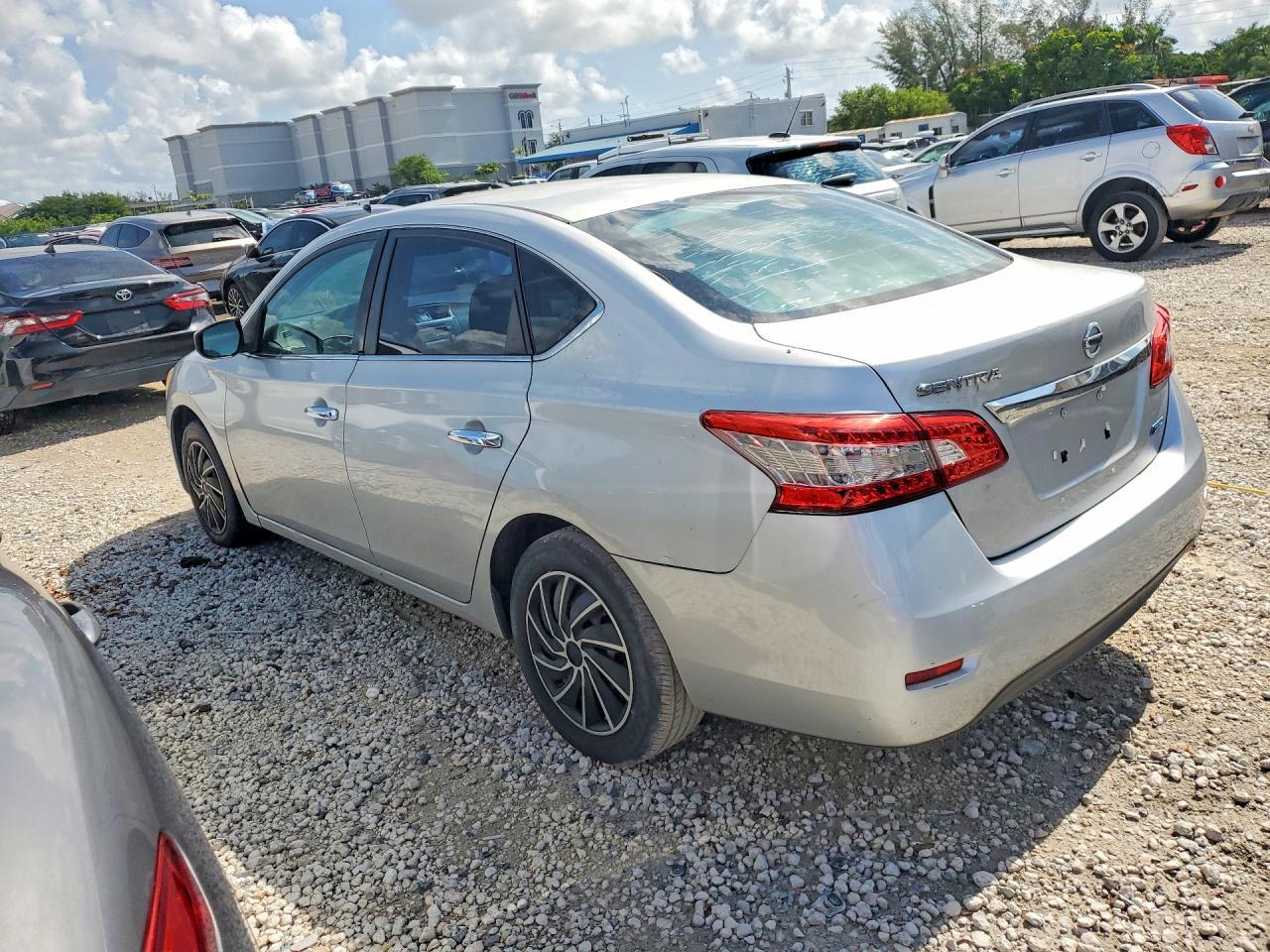 2014 Nissan Sentra S - Фото 2