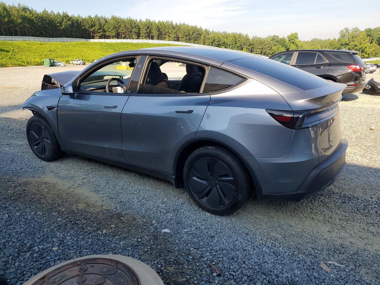 2026 Tesla Model Y - Фото 2