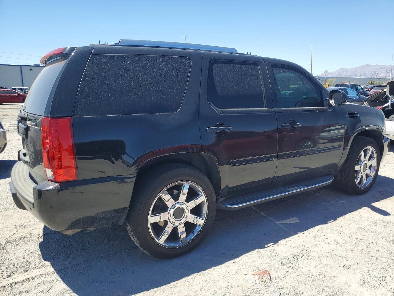 2010 Cadillac Escalade - Image 3