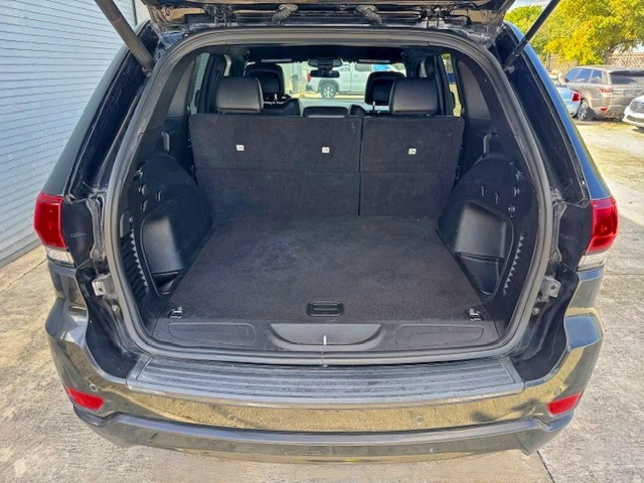 2021 Jeep Grand Cherokee Laredo - Image 6