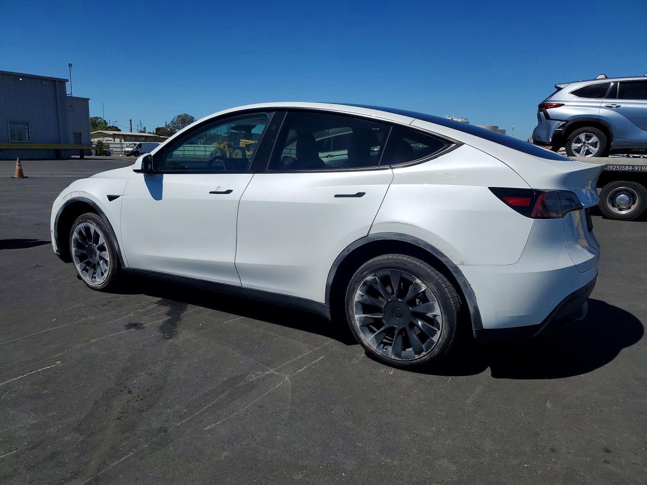 2025 Tesla Model Y - Image 2