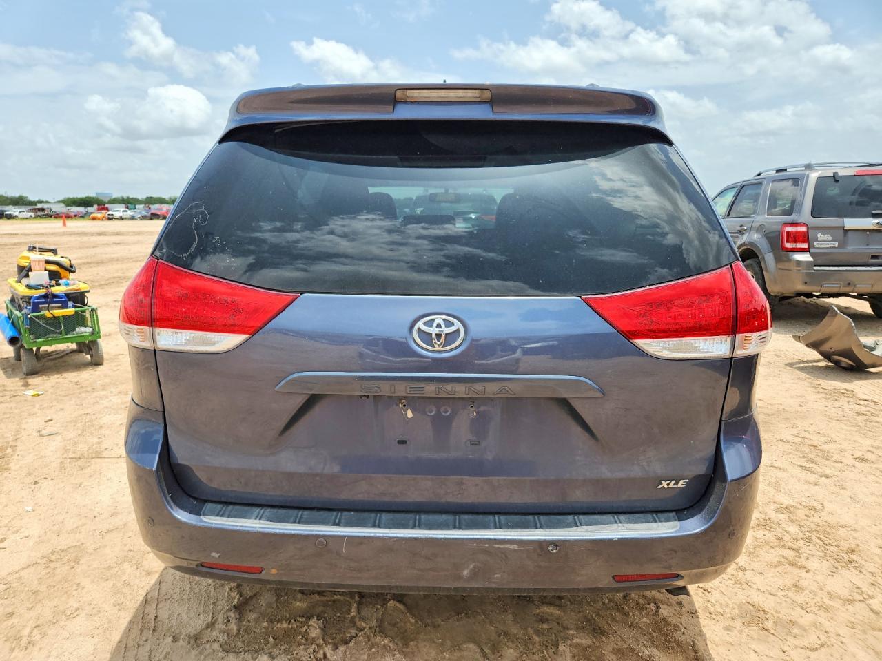 2014 Toyota Sienna Xle 8-Passenger - Фото 6