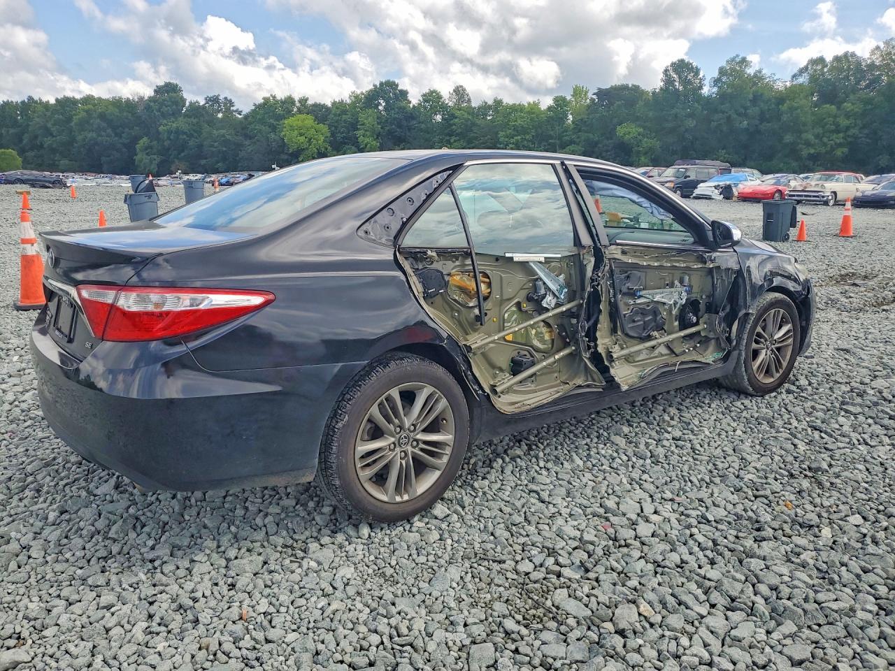 2017 Toyota Camry Se - Фото 3