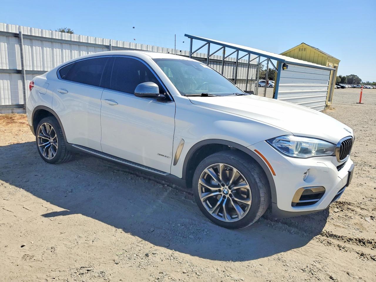 2016 BMW X6 xDrive50I - Фото 4