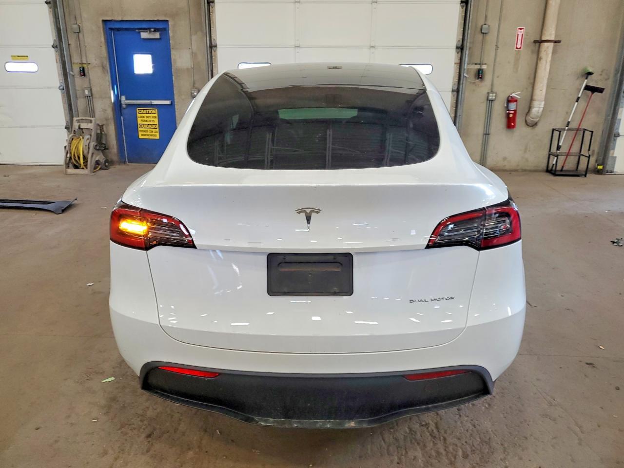 2023 Tesla Model Y - Фото 6