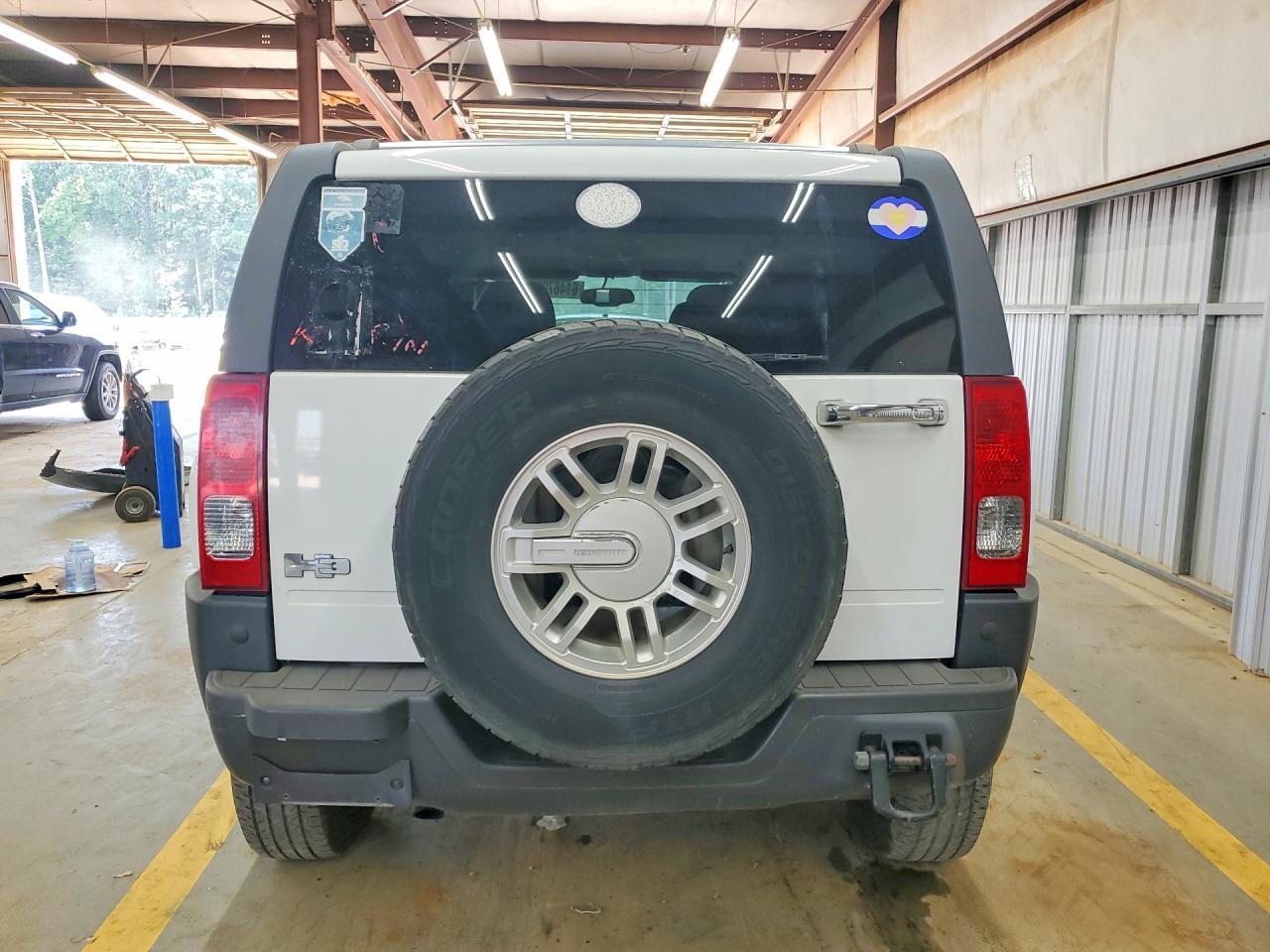 2009 Hummer H3 - Image 6