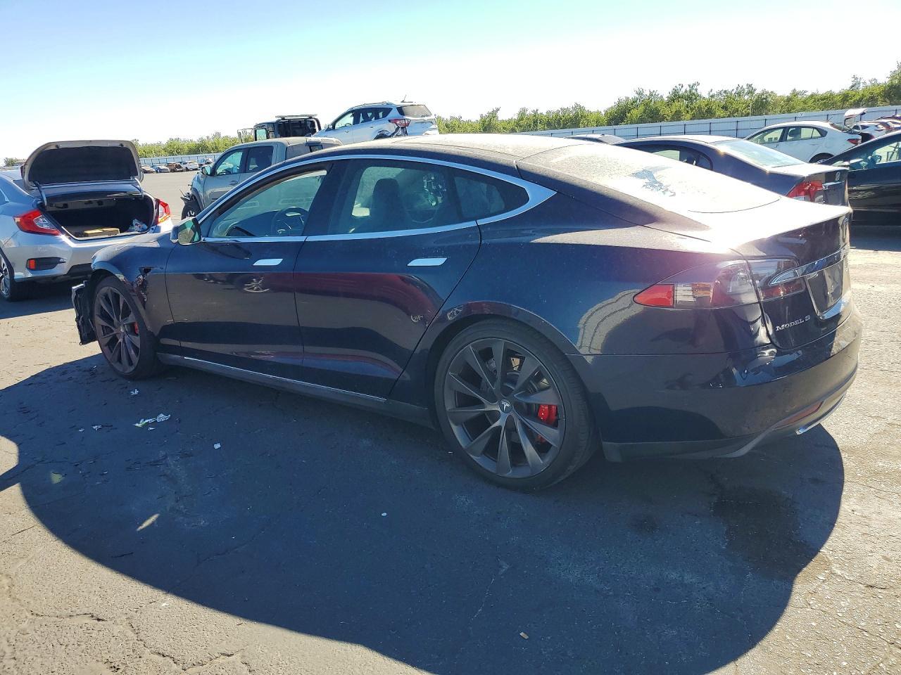 2014 Tesla Model S - Image 2