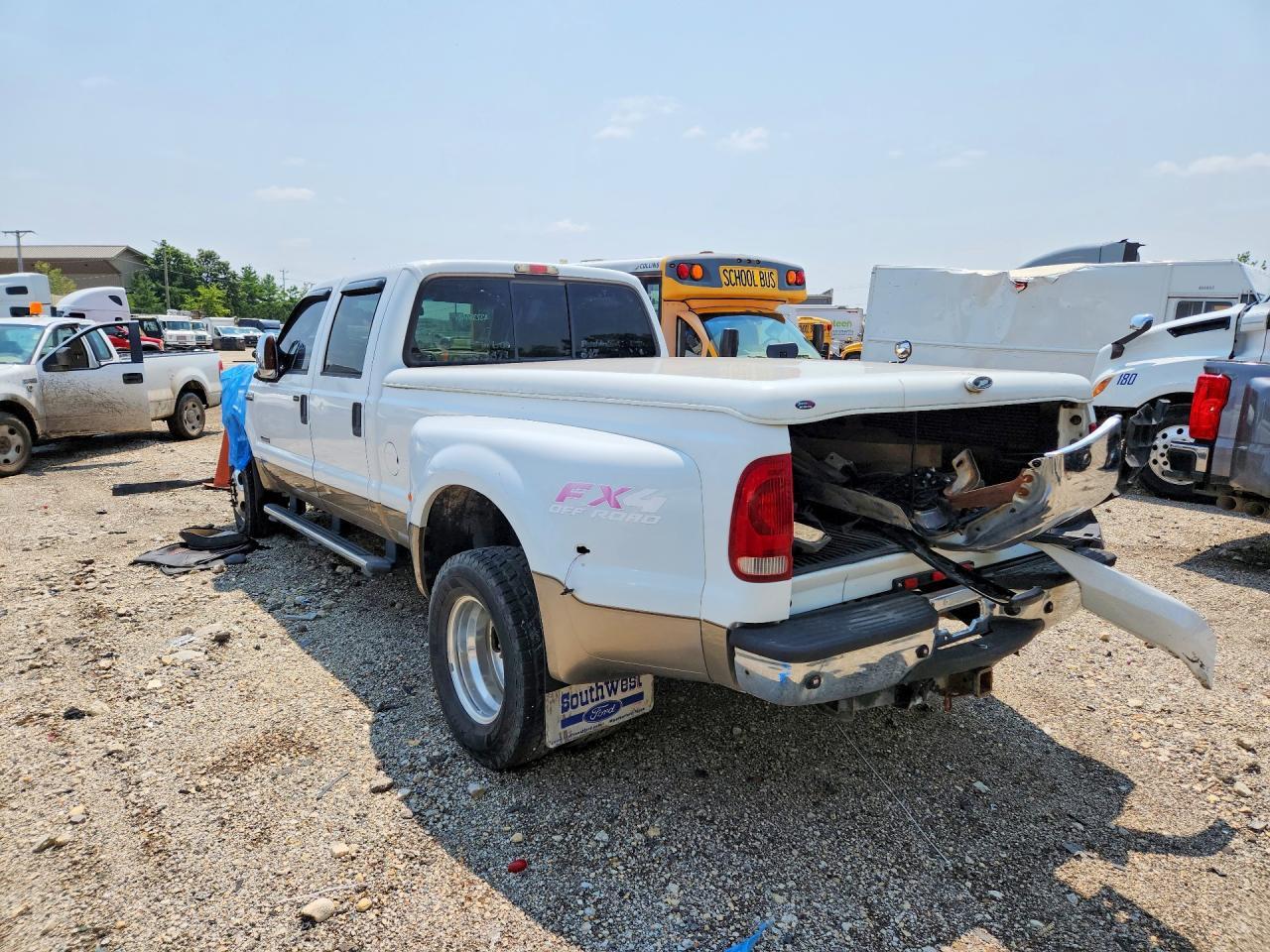 2007 Ford F350 - Image 2