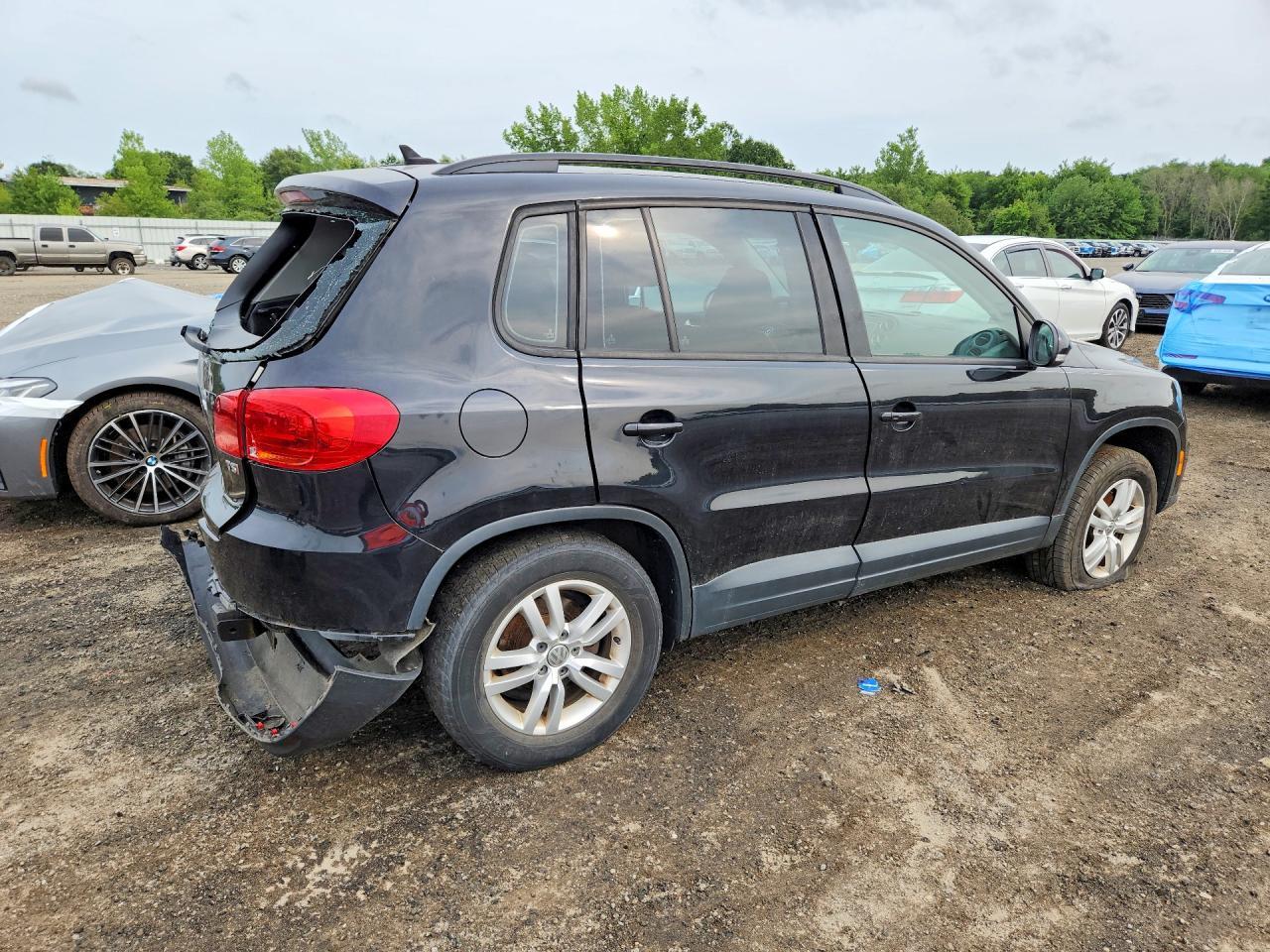 2017 Volkswagen Tiguan S - Image 3