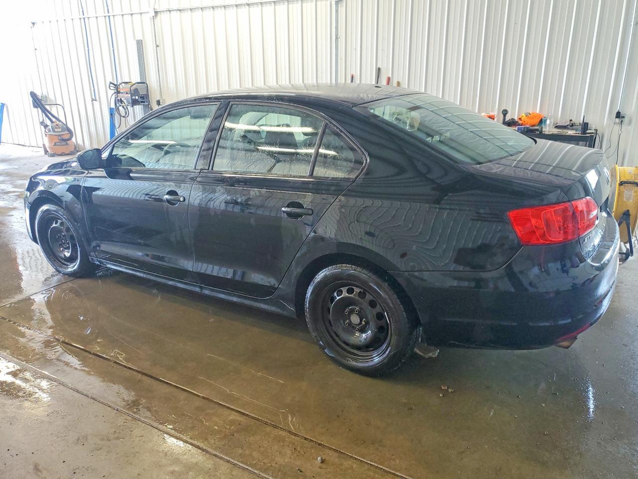 2013 Volkswagen Jetta Base - Image 2