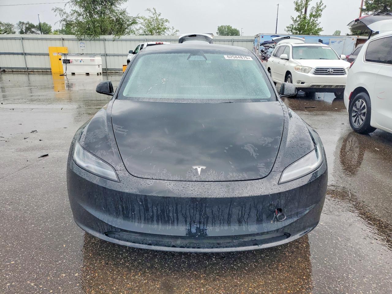 2025 Tesla Model 3 - Фото 5