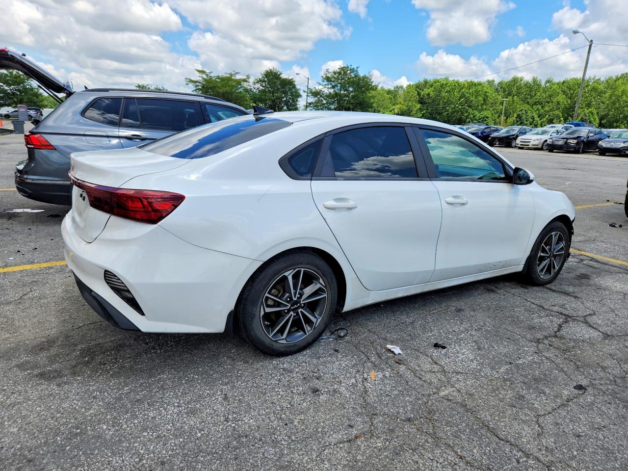 2022 Kia Forte Lxs - Фото 3