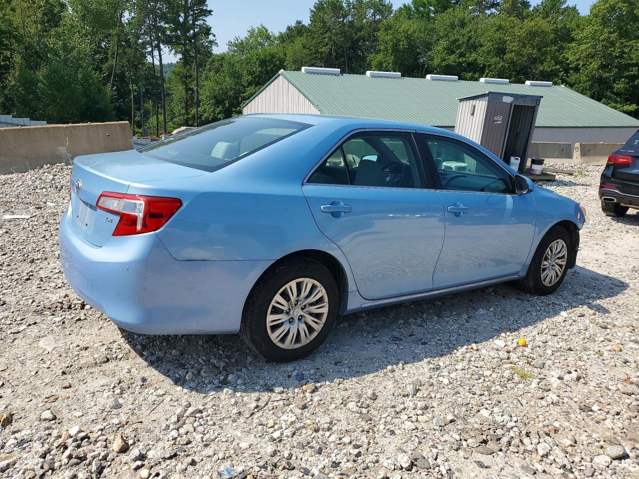 2013 Toyota Camry Le - Фото 3