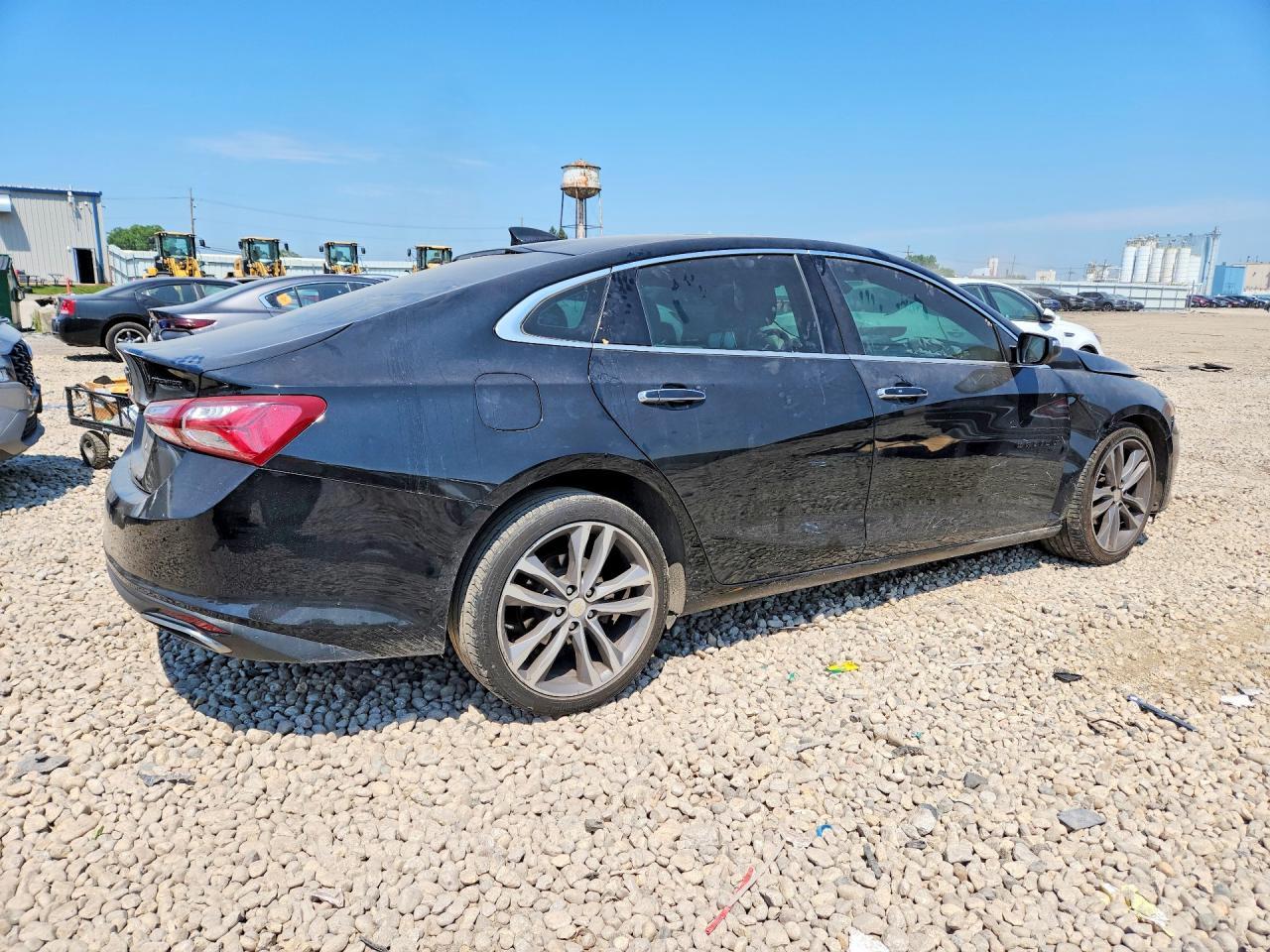 2022 Chevrolet Malibu Premier - Фото 3