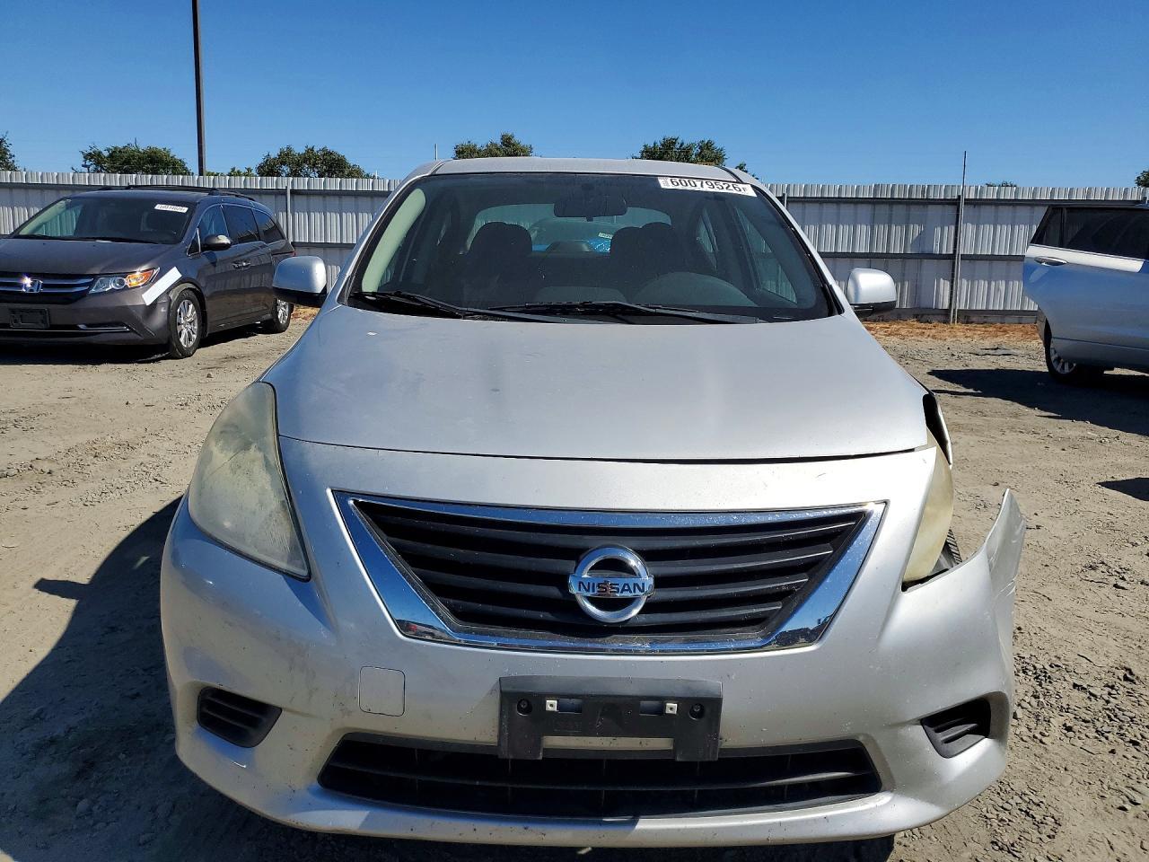 2012 Nissan Versa 1.6 S - Image 5