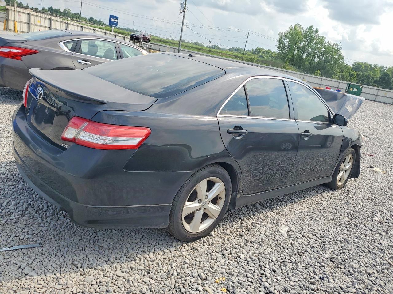 2011 Toyota Camry Se - Фото 3