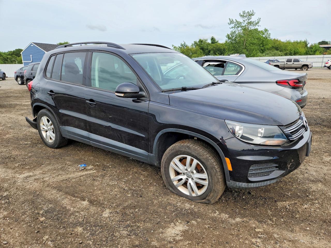 2017 Volkswagen Tiguan S - Image 4