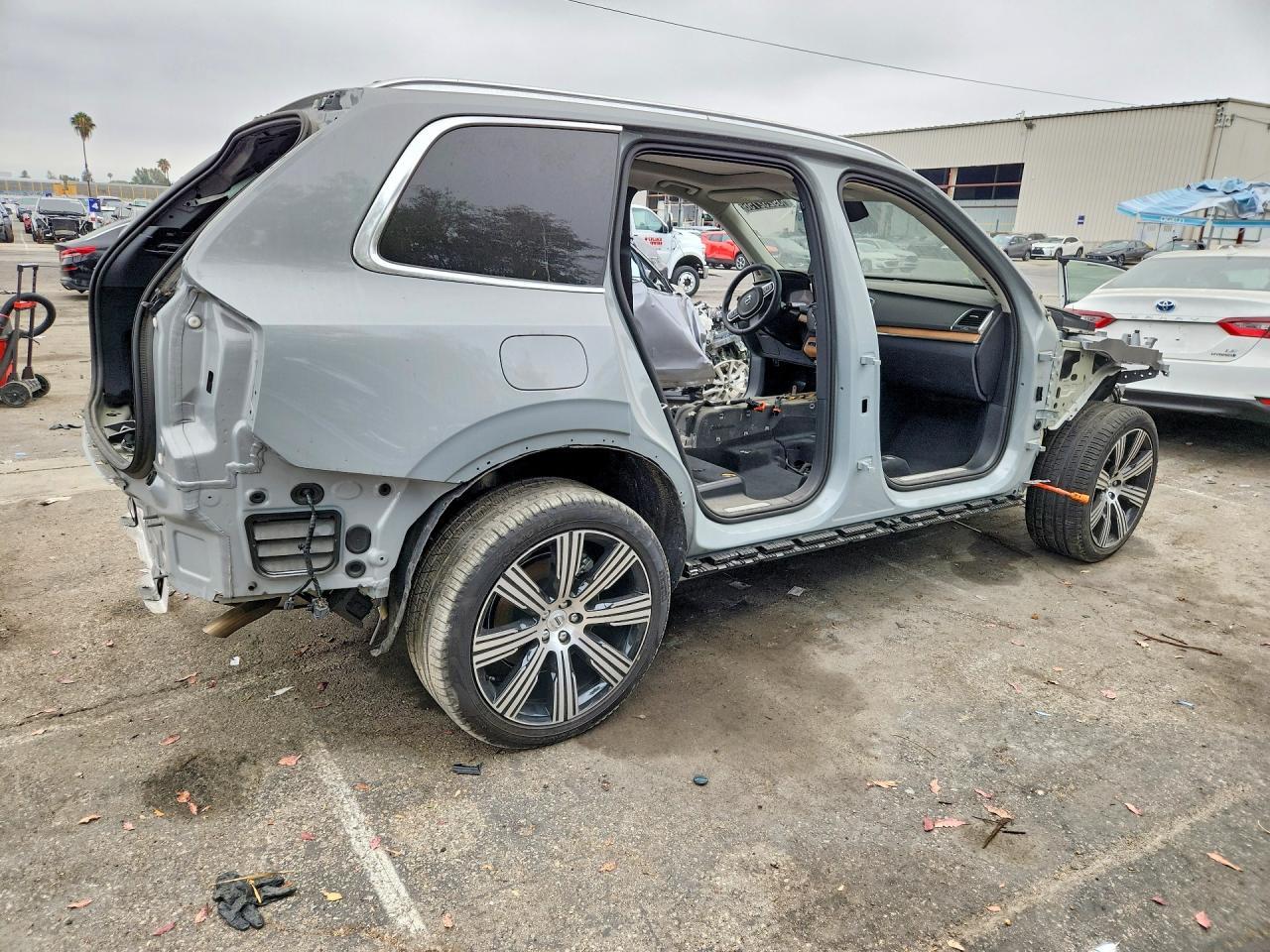 2025 Volvo Xc90 Core - Image 3