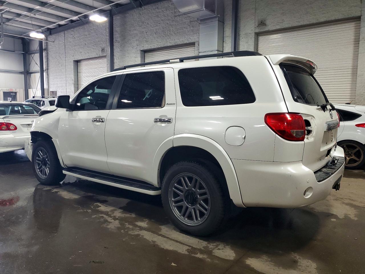 2014 Toyota Sequoia Platinum - Фото 2