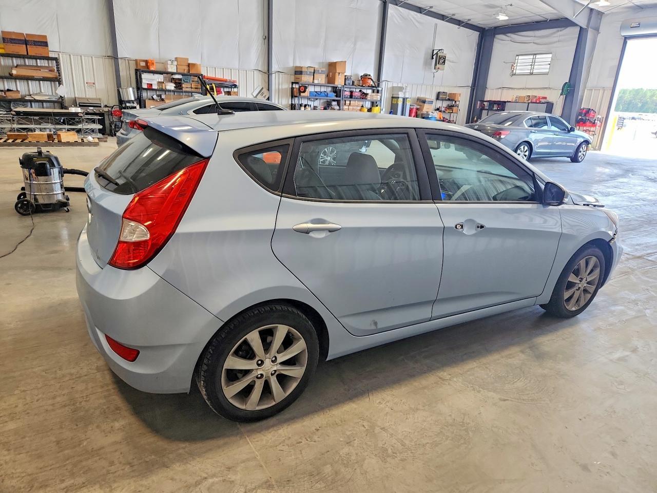 2013 Hyundai Accent - Image 3