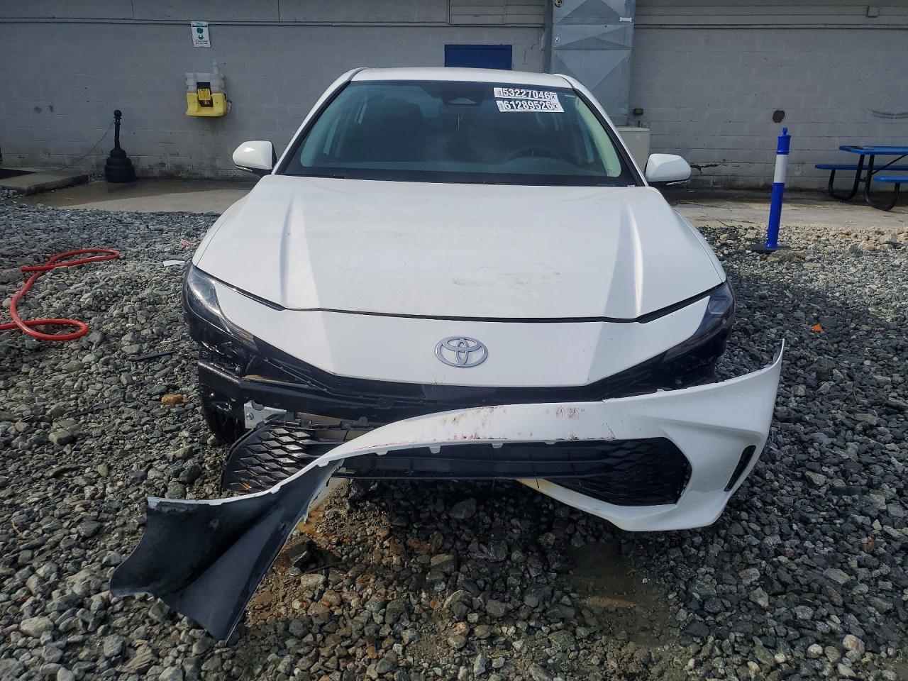 2025 Toyota Camry Le - Image 5