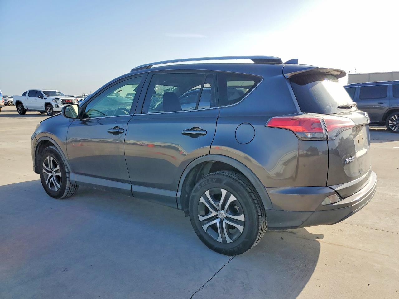 2017 Toyota Rav4 Le - Фото 2