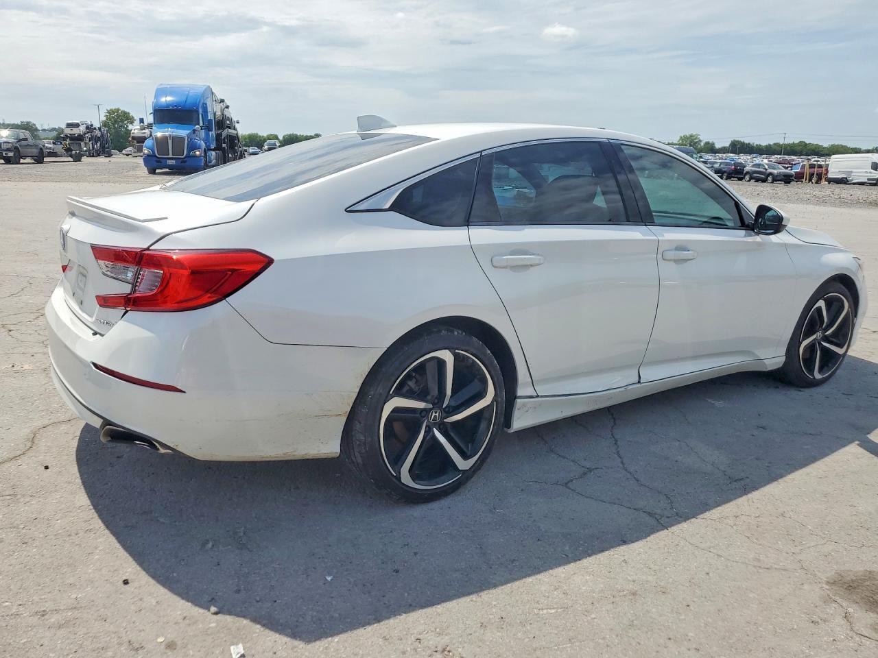 2018 Honda Accord Sport - Image 3