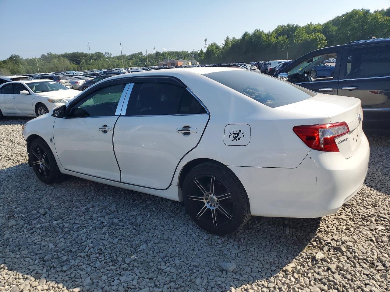 2012 Toyota Camry L - Фото 2