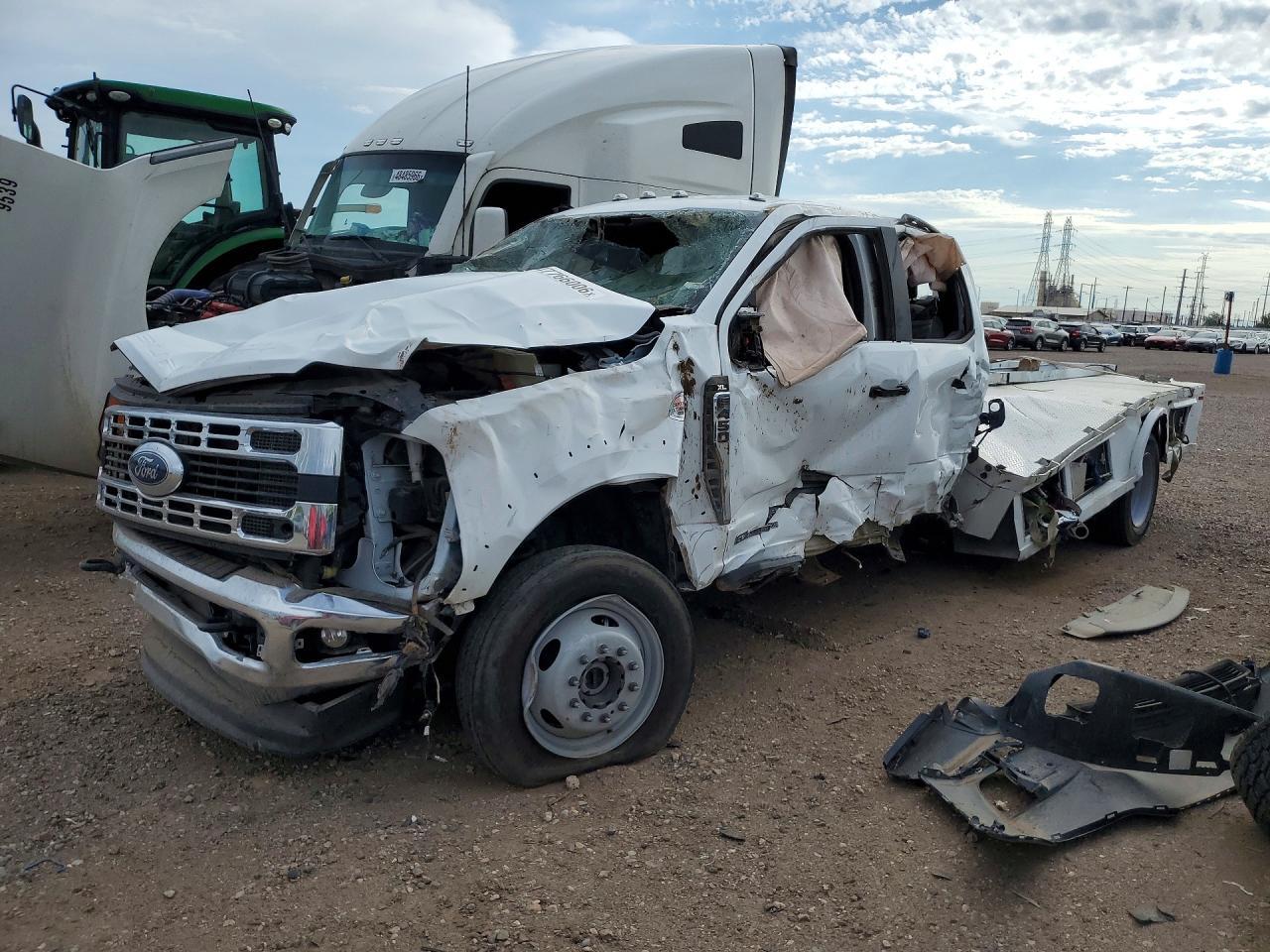 2024 Ford F450 Super Duty Flatbed Truck