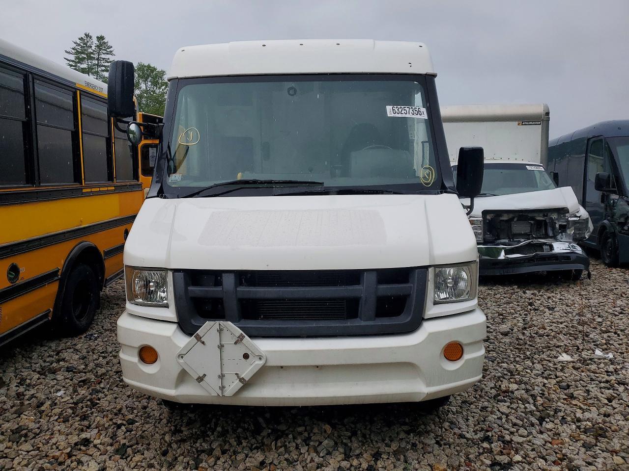 2013 Isuzu Npr Hd Step Van - Image 5
