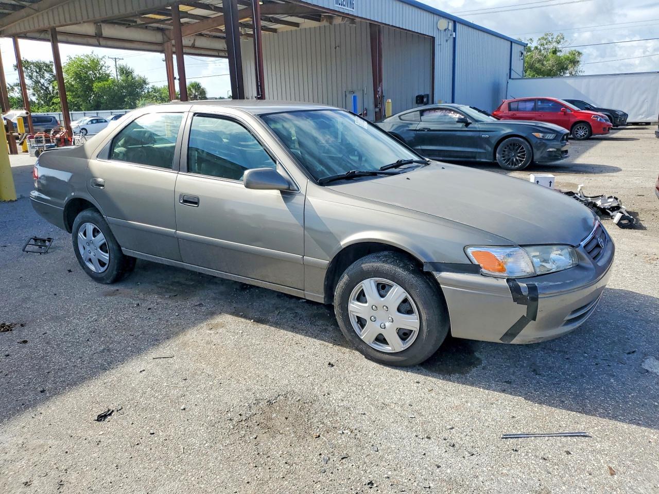 2001 Toyota Camry Ce - Image 4