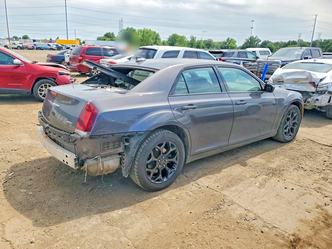2019 Chrysler 300 S - Фото 3