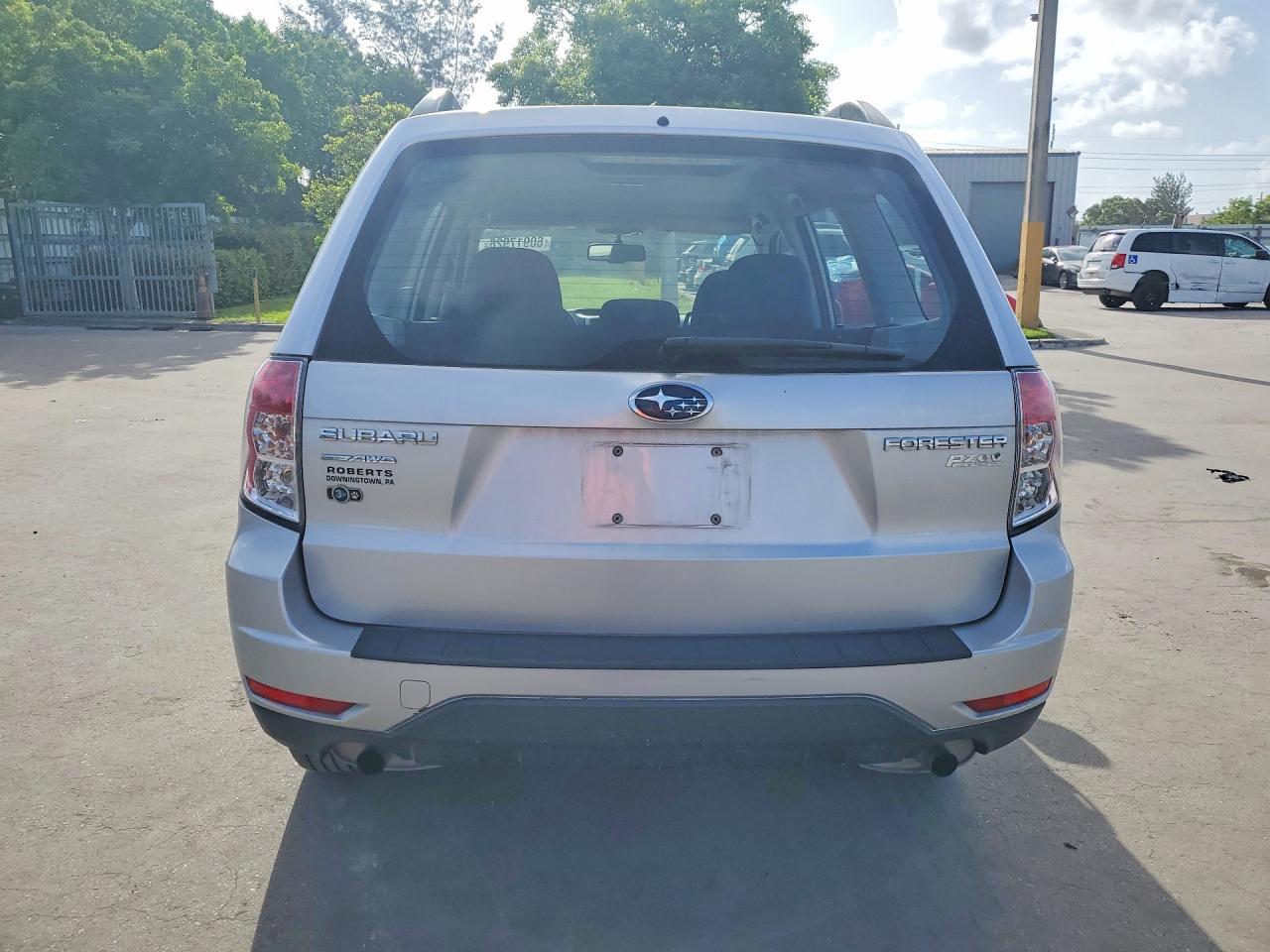 2011 Subaru Forester 2.5X - Фото 6