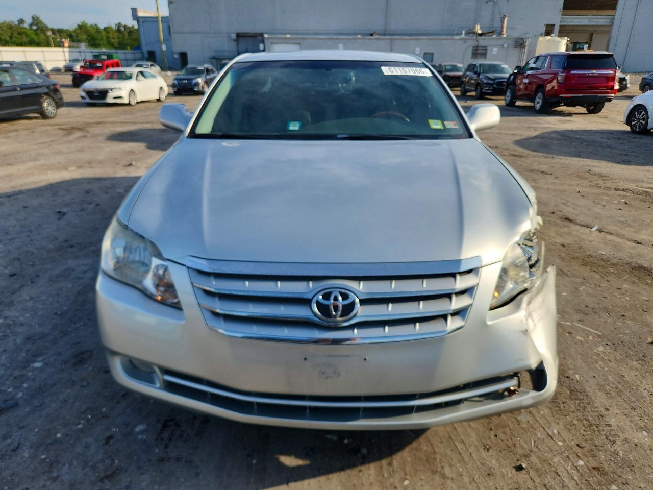 2005 Toyota Avalon Limited - Image 5
