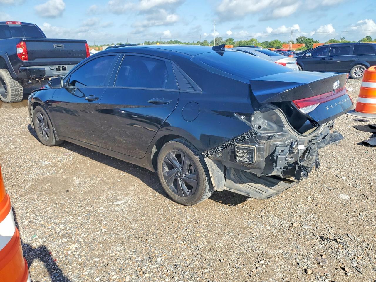 2023 Hyundai Elantra Sel - Фото 2