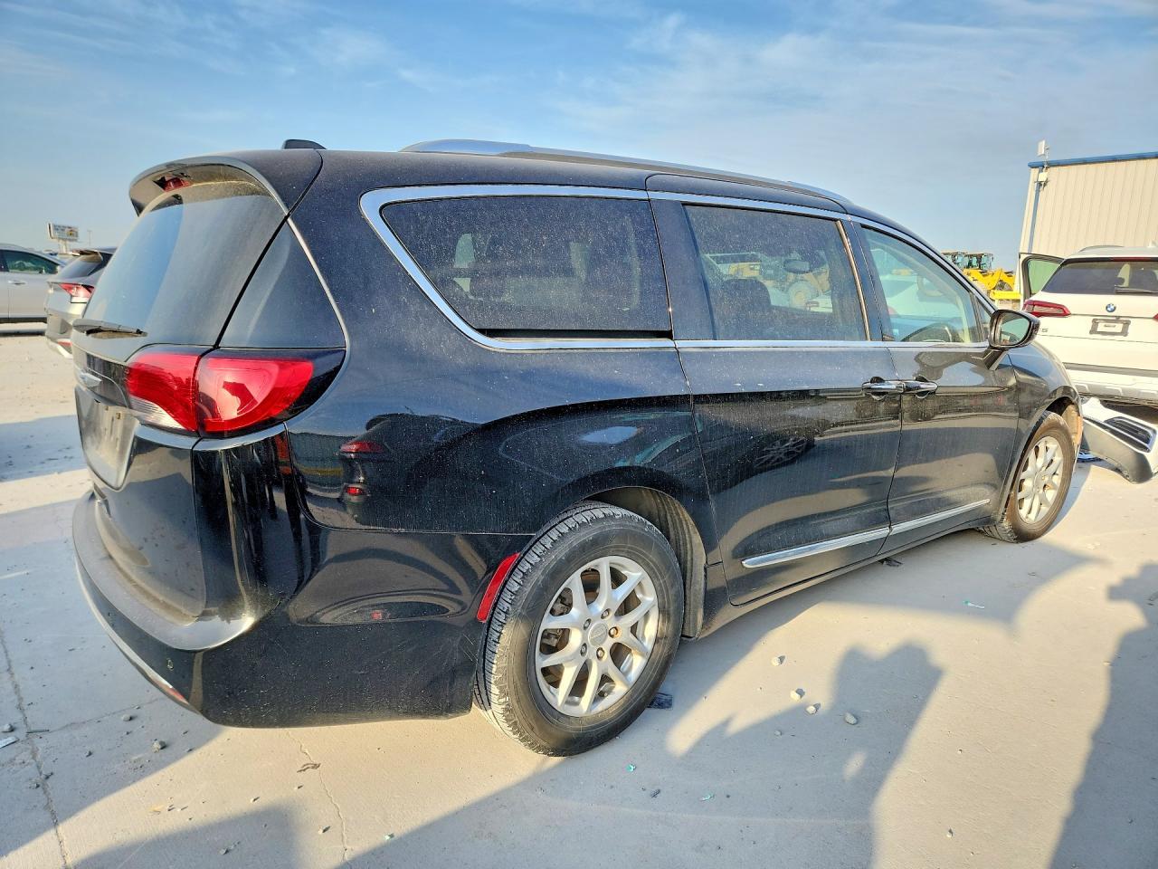 2020 Chrysler Pacifica Touring L - Image 3