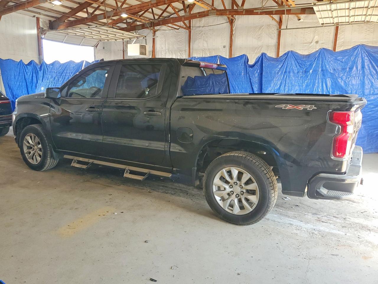 2021 Chevrolet Silverado K1500 Custom - Фото 2
