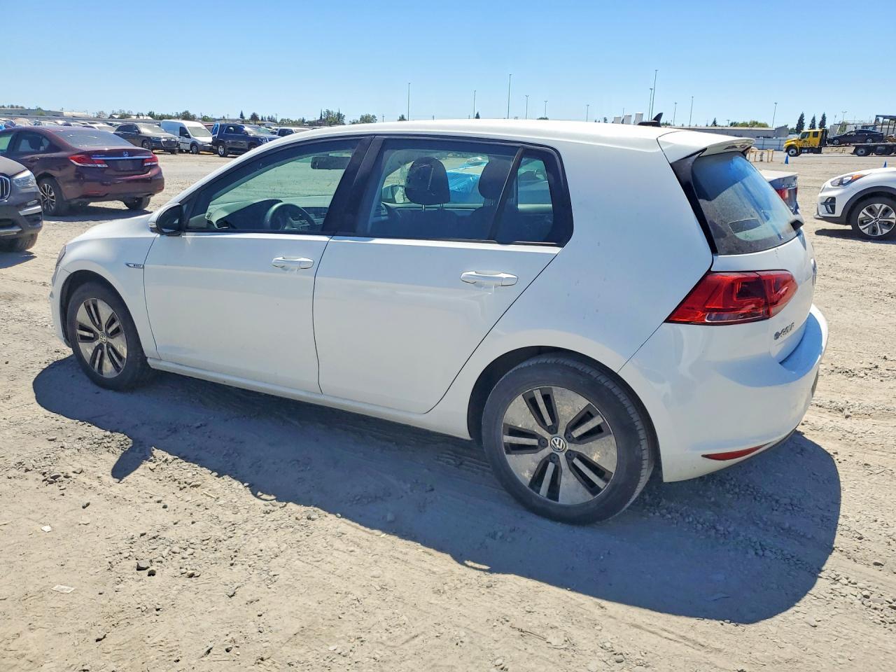 2016 Volkswagen E-Golf Se - Image 2