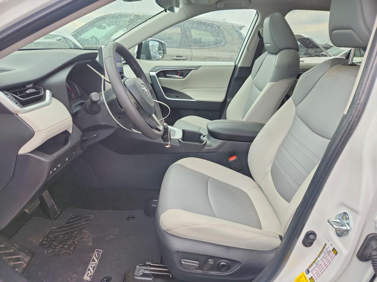 2025 Toyota Rav4 Xle Premium - Image 7