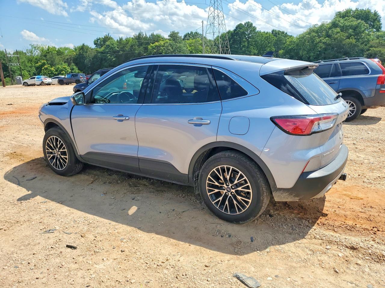2022 Ford Escape Titanium - Image 2