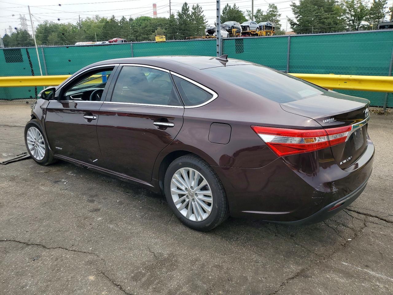 2013 Toyota Avalon Hybrid Limited - Image 2