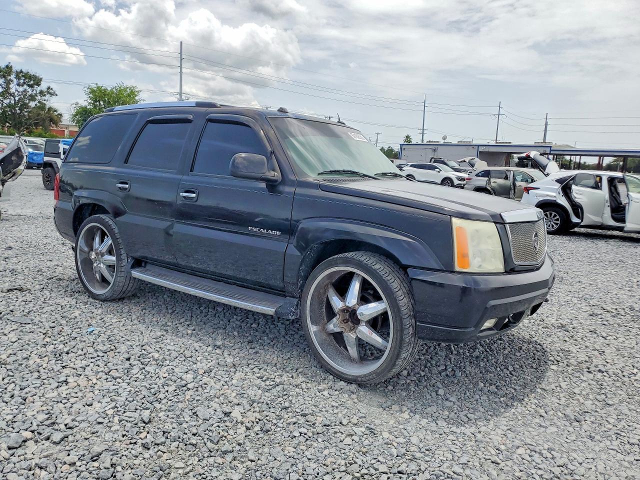 2004 Cadillac Escalade Luxury - Image 4