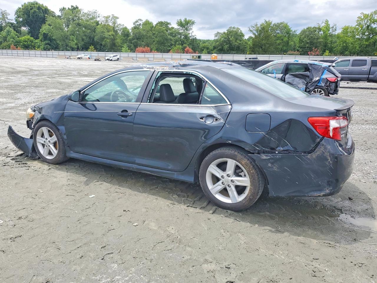2014 Toyota Camry Se - Image 2