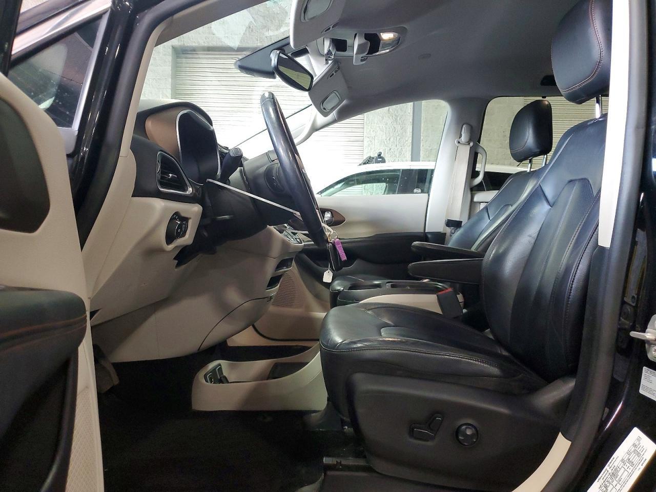 2017 Chrysler Pacifica Touring L Plus - Фото 7