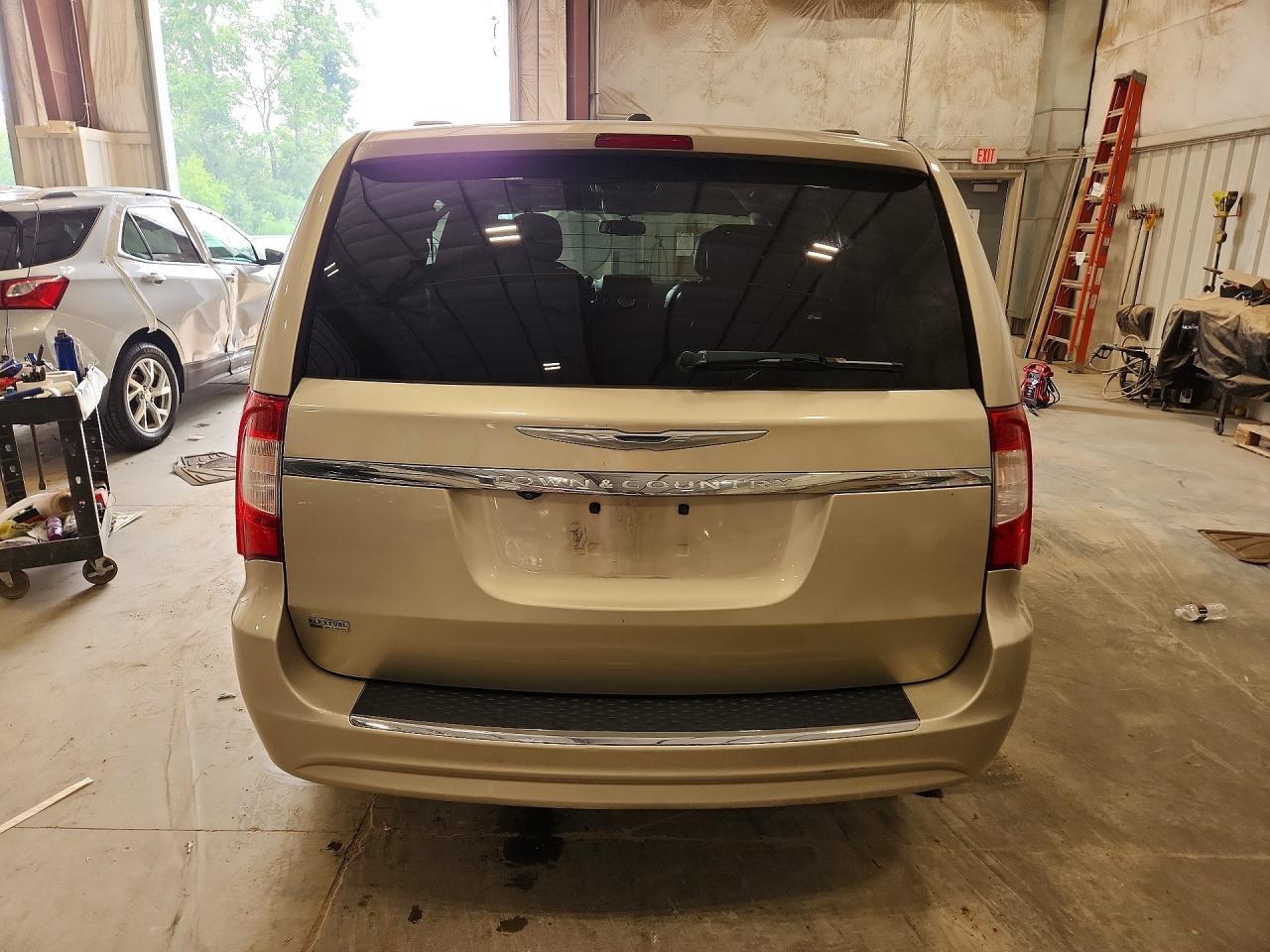 2015 Chrysler Town & Country Touring - Фото 6