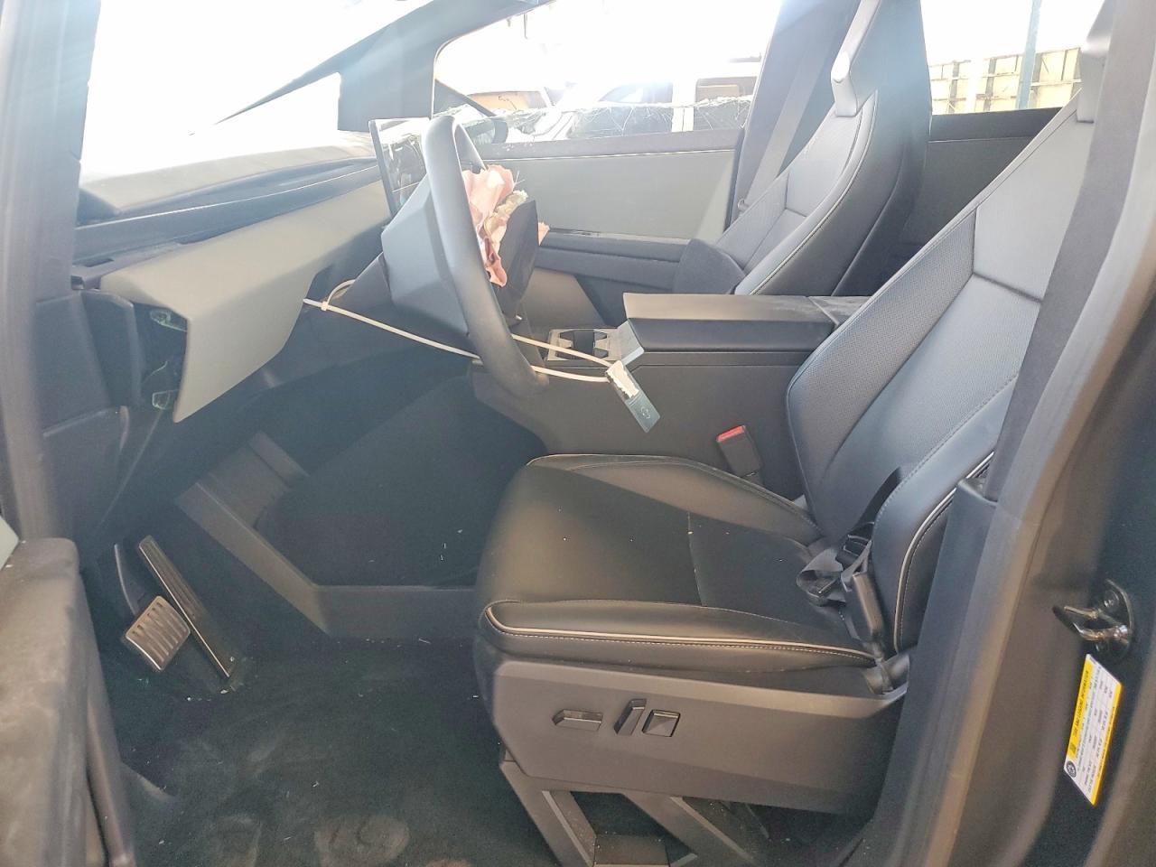 2025 Tesla Cybertruck - Image 7