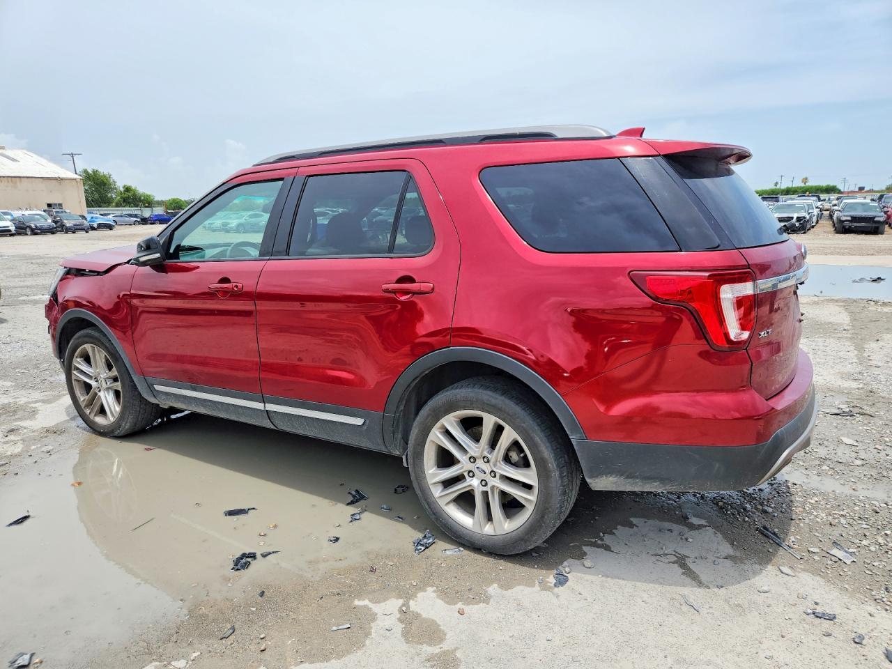 2017 Ford Explorer Xlt - Фото 2
