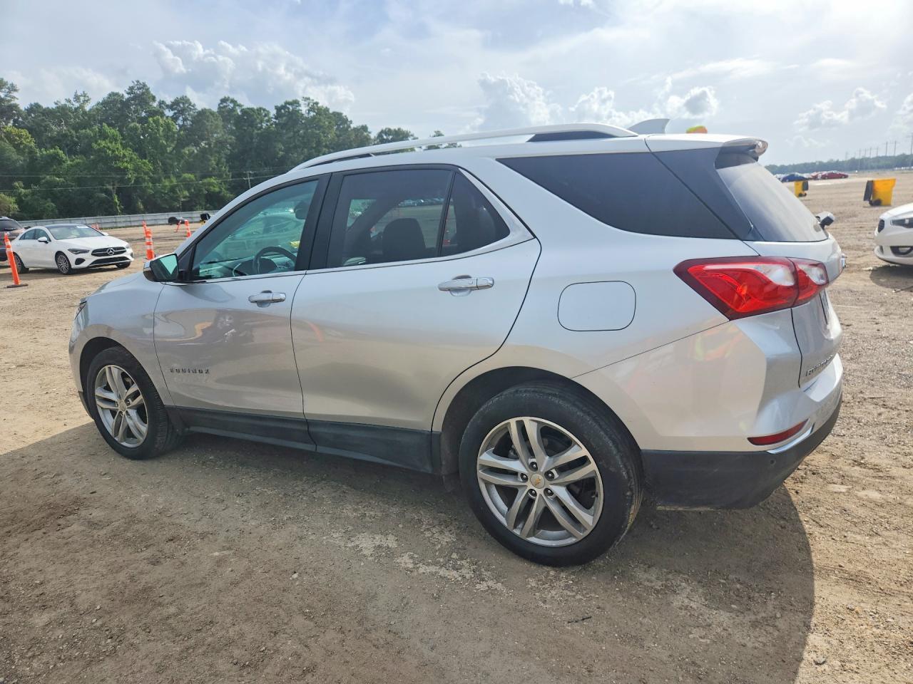 2019 Chevrolet Equinox Premier - Image 2