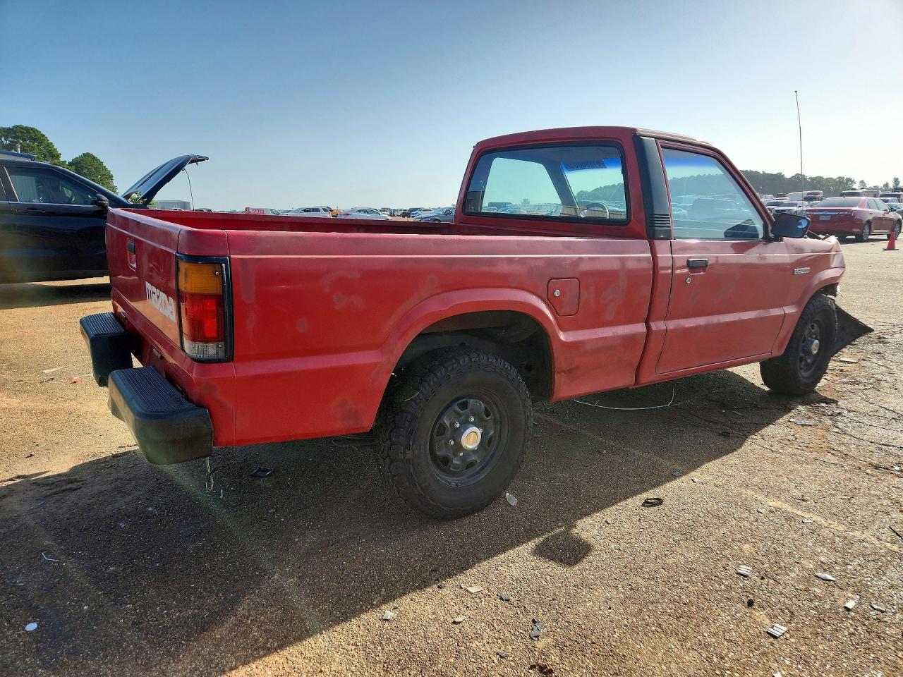 1990 Mazda B2200 Short Bed - Фото 3